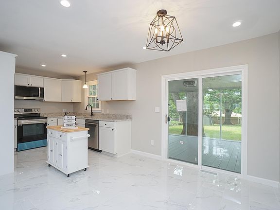 5th image of 28 Pittman Cir