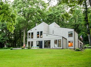 10834 Shagbark Rd, Dubuque, IA 52003