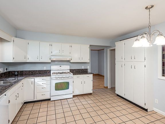 5th image of 4401 Bluebird Dr