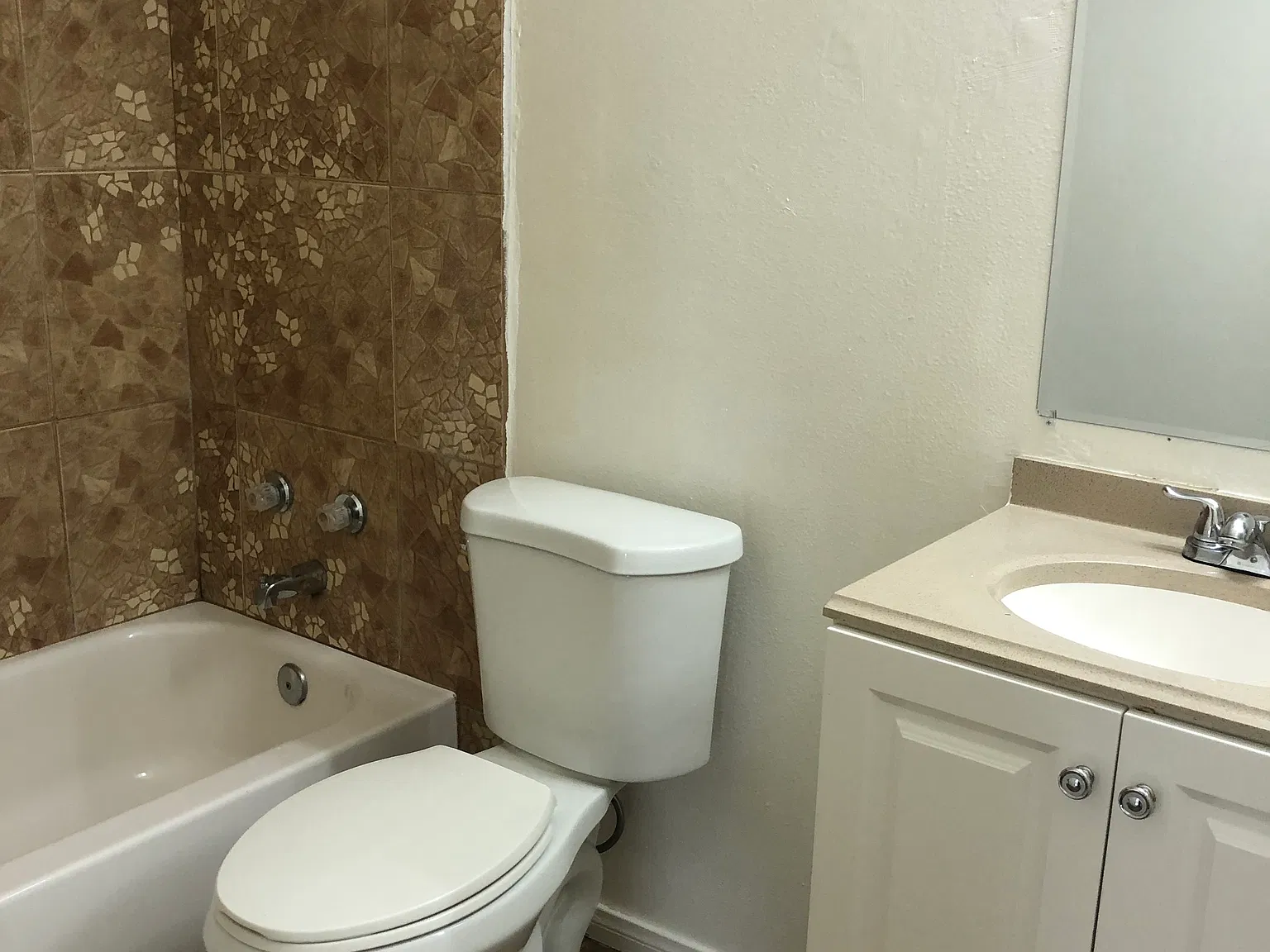 3 bed, 1260 sqft, $3,900 — Photo 3