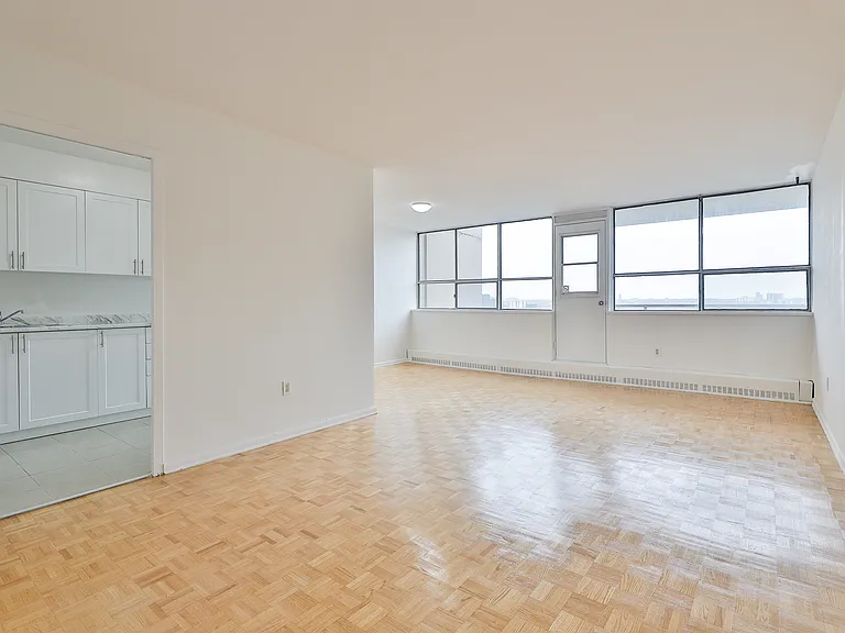 2089 Lawrence Ave W — Photo 10