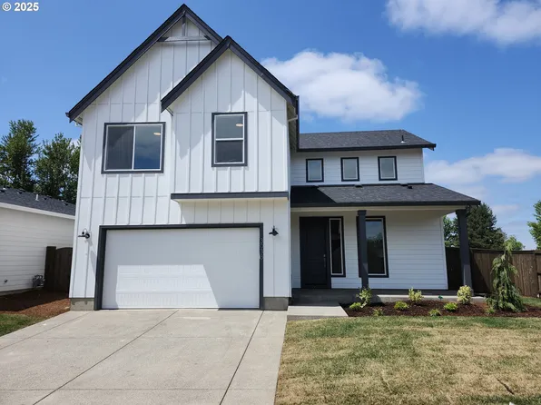 3033 Olympic St #31, Woodburn, OR 97071