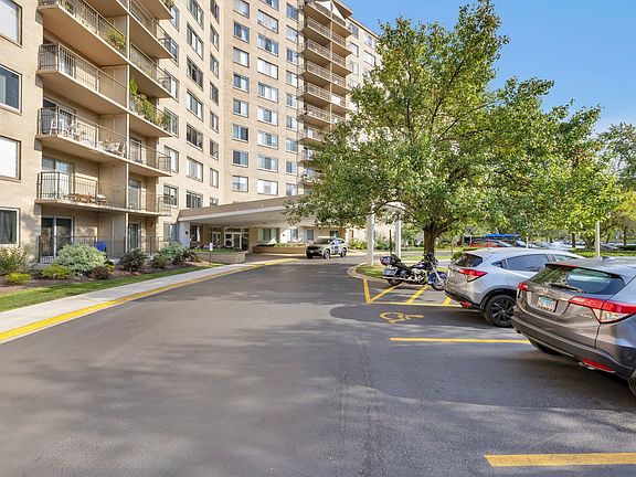 5th image of 6933 N Kedzie Ave APT 704