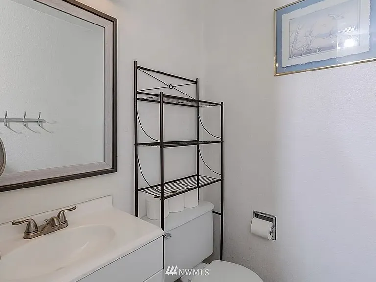 1339 Rhododendron Ct NE — Photo 12