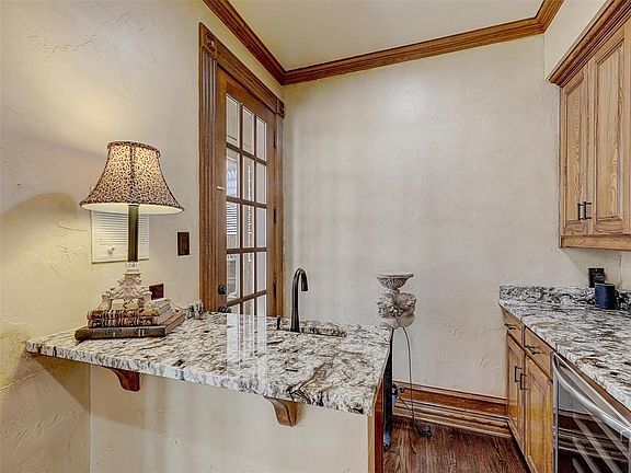 2nd image of 4703 Cresthaven Dr