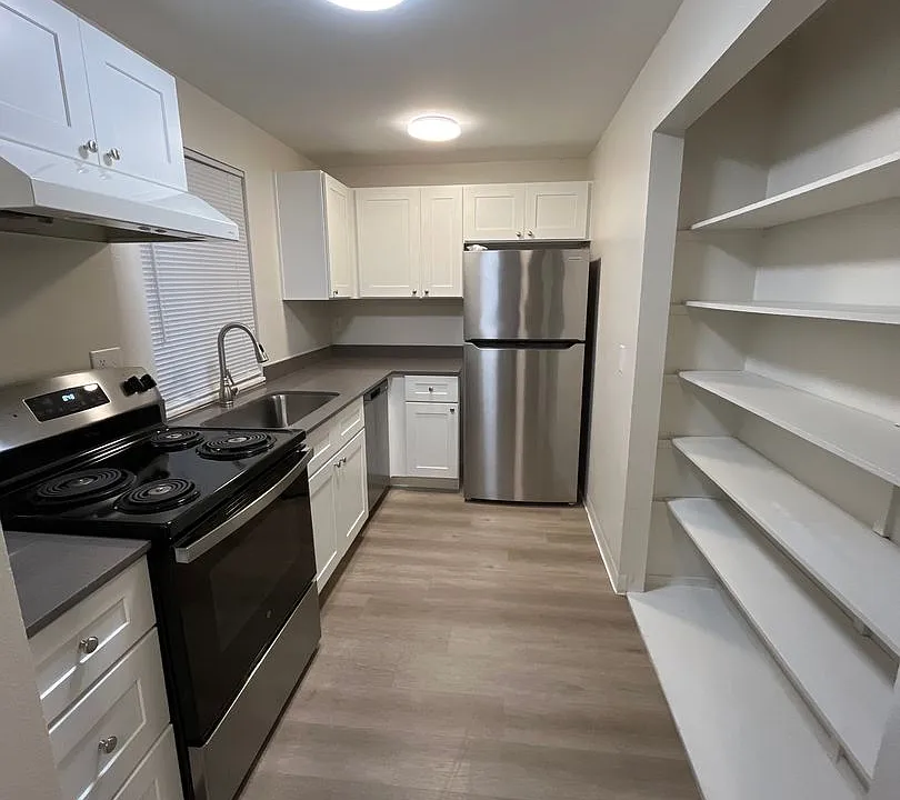 Kingswood Townhome Apartments
