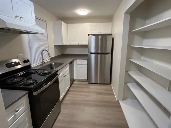 Kingswood Townhome Apartments, 20810 76th Ave W #11, Edmonds, WA 98026