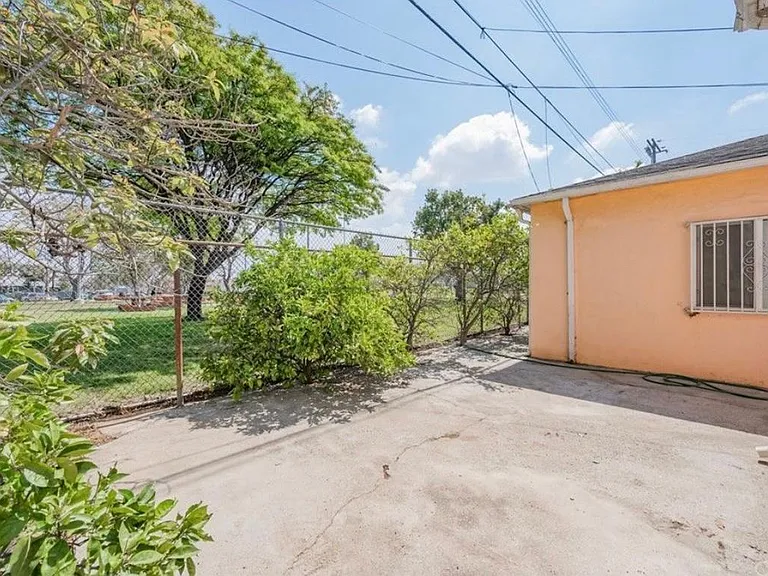 8724 Ruthelen St — Photo 18