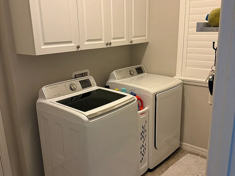 Laundry Room - Full size washer / Dryer