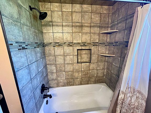 3rd image of 40867 Oakwood Ct
