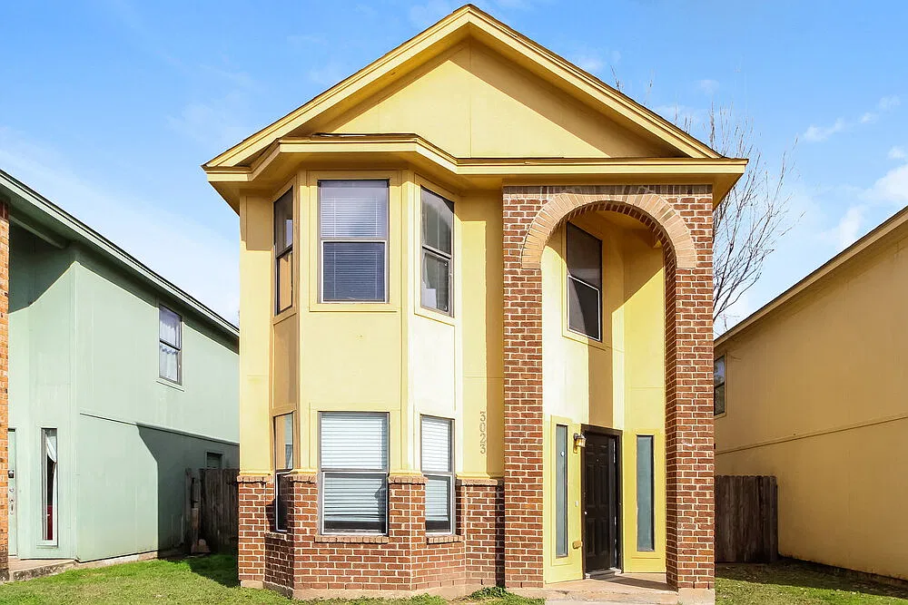 4 bed, 2.0 bath, 1590 sqft, $1,605 — Photo 1