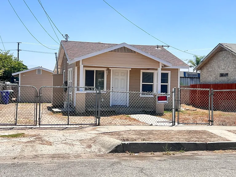 Magnolia St — Photo 1