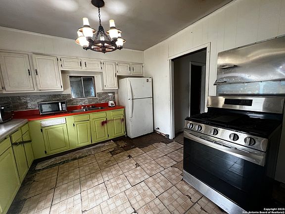 5th image of 3221 W TRAVIS ST