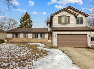 582 Norman Dr, Cary, IL 60013