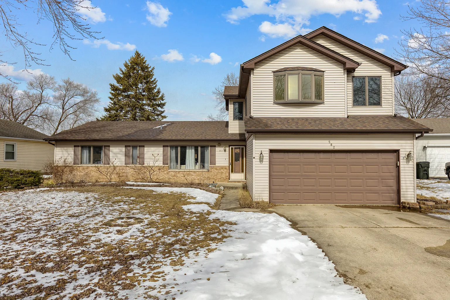 582 Norman Dr photo 1
