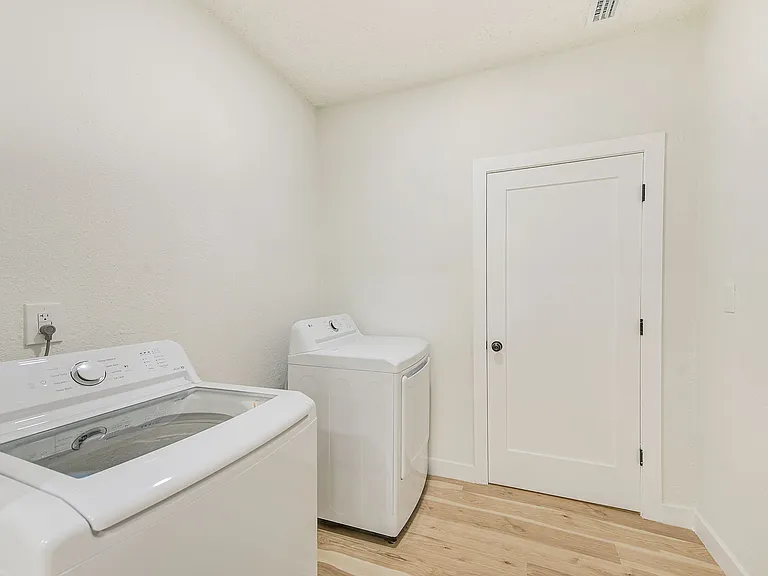 3307 N Morgan St — Photo 24