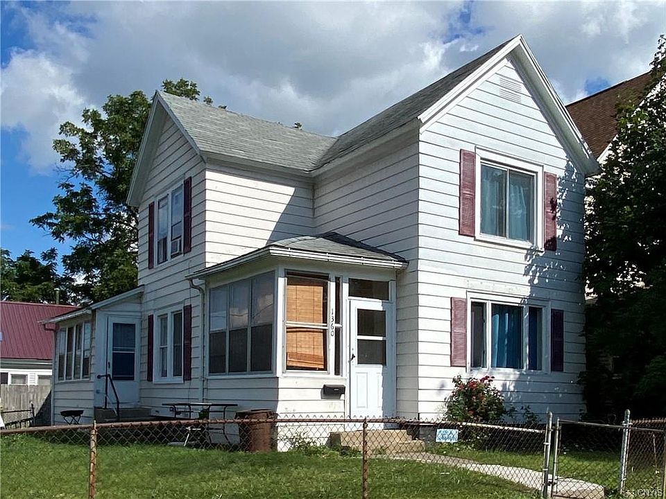 1st image of 1360 Oak St