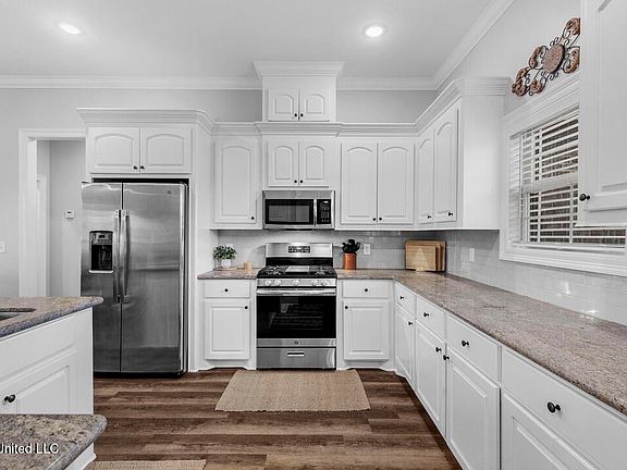 2nd image of 144 Western Ridge Cir