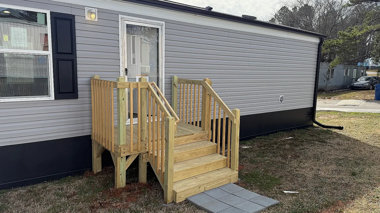 3 bed, 902 sqft, $950 — Photo 1