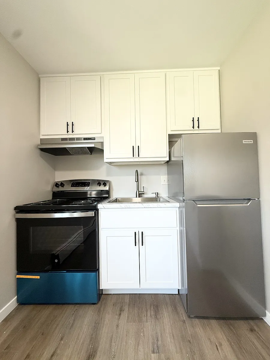 Building Photo - 2060 Allen Blvd #20