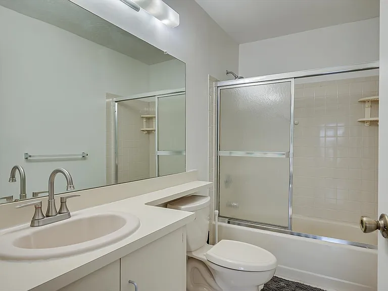 409 Lancaster Ct — Photo 15