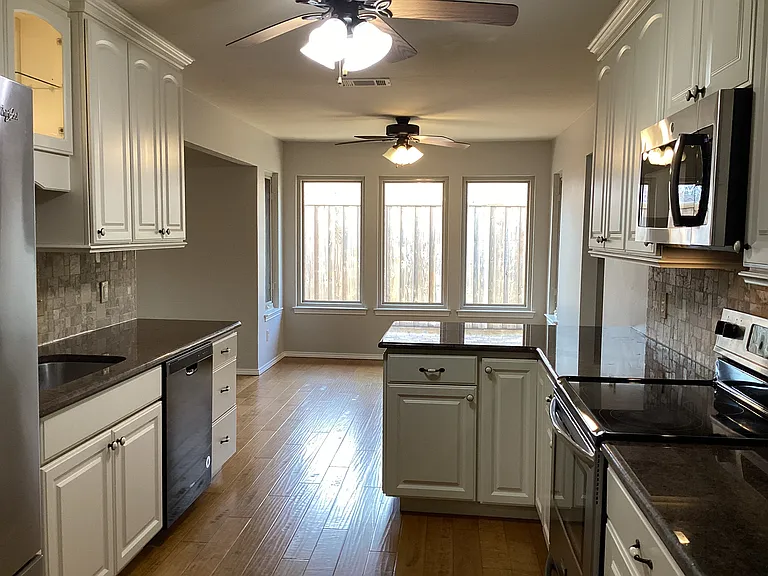 2841 Southridge Dr — Photo 4