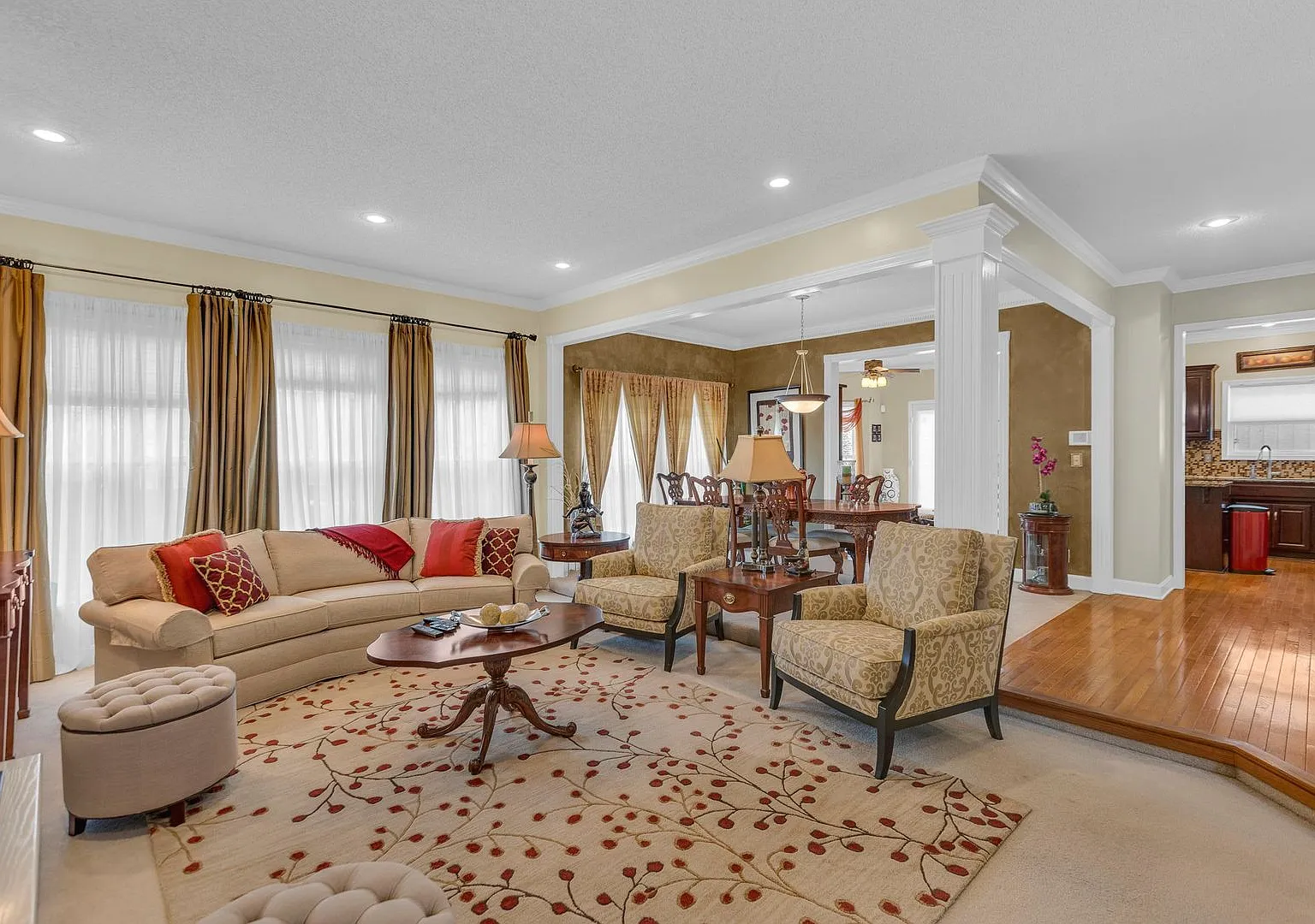 Wonderful 4 Bedroom Home in Palisades Park — Photo 3