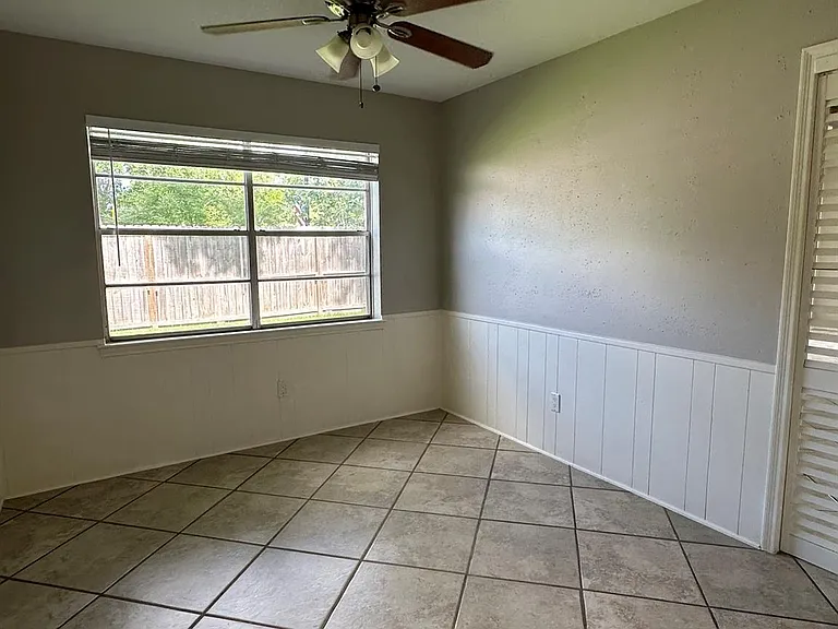 11702 Brighton Ln — Photo 13