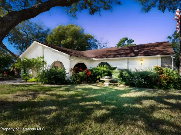 2051 Laredo Ave, Spring Hill, FL 34608