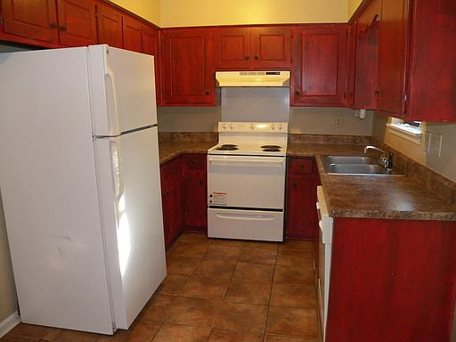 4th image of 136 Park Cir #C