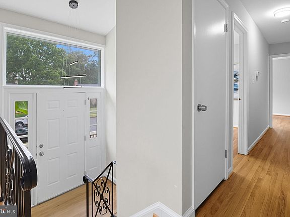 2nd image of 5361 Gainsborough Dr