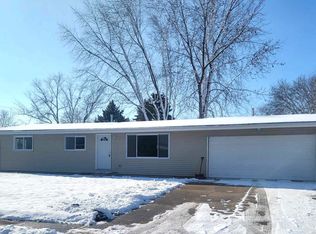207 Hubbell Dr, Dixon, IL 61021