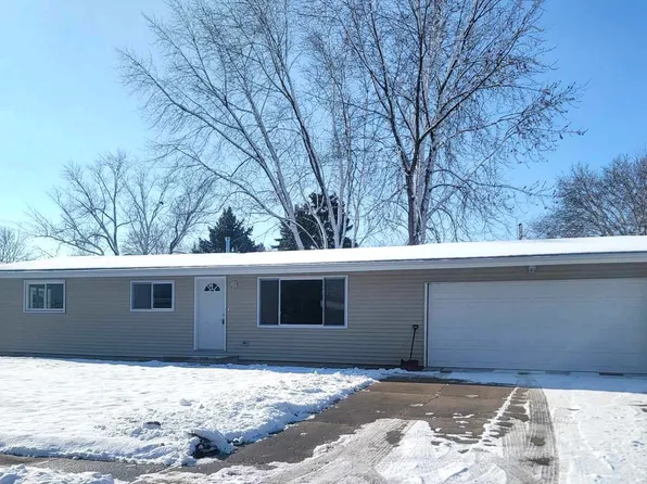 207 Hubbell Dr, Dixon, IL 61021