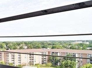 75 Kristin Cir APT 502, Schaumburg, IL 60195