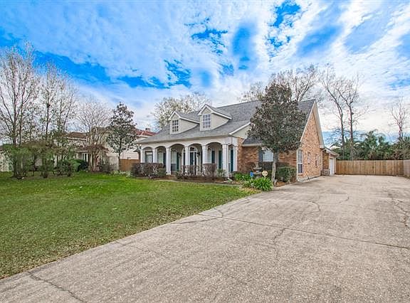 3rd image of 2504 Cypress Lawn Dr