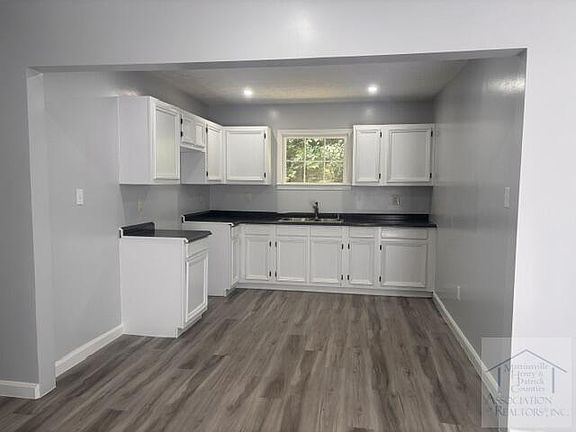 3rd image of 15 Ridgewood Rd