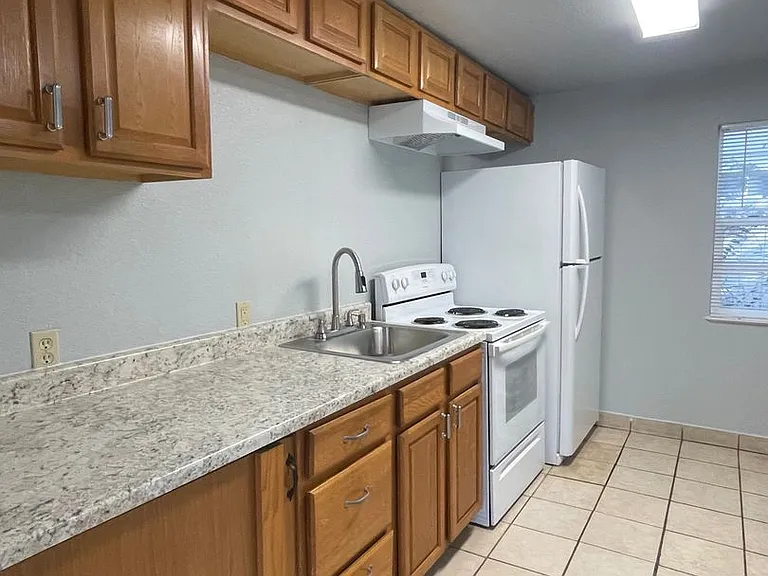 2646 Sharon Ave — Photo 2