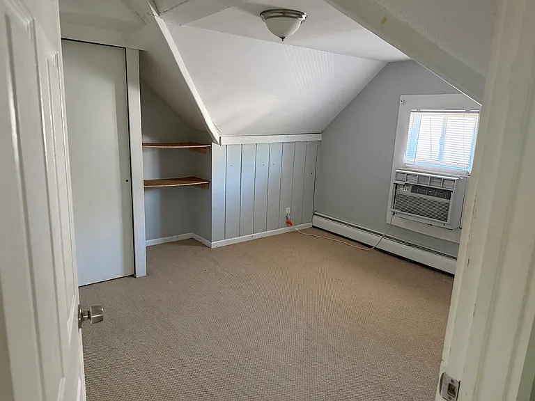 364 Alexander St — Photo 10
