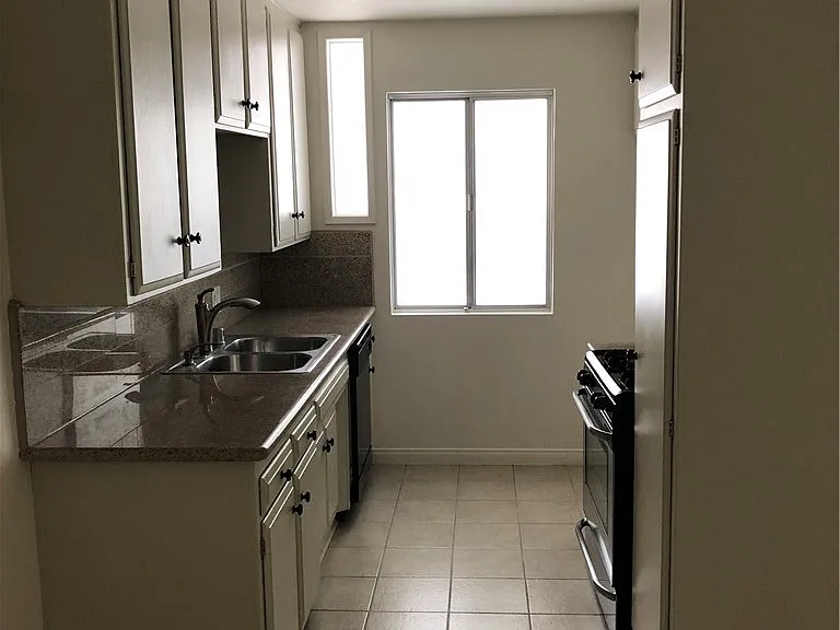611 E Maple St #3 — Photo 17