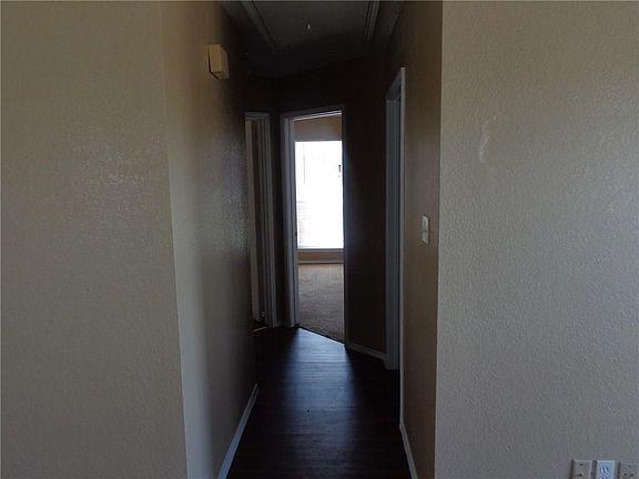 5th image of 829 Applewood Dr