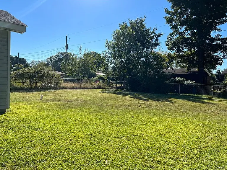 5006 N Woodland Dr — Photo 15