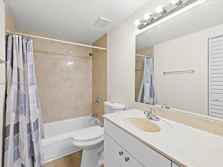 437 SW 7th St #201 — Photo 17
