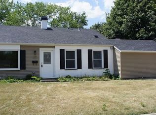 107 Crestwood Dr, Streamwood, IL