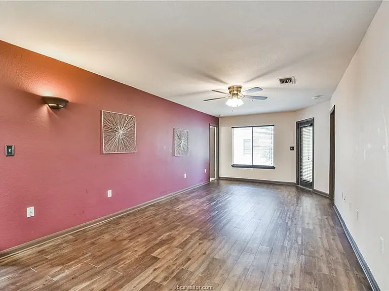 529 Parkway #203 — Photo 4