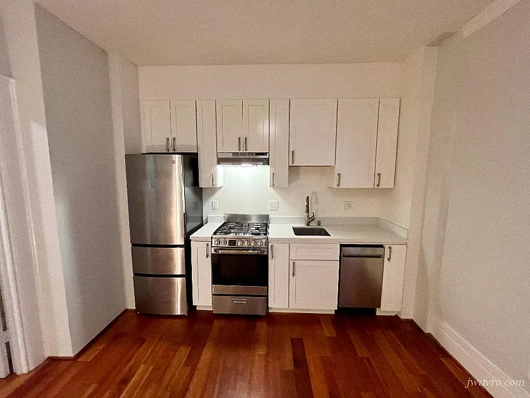 2360 Van Ness Ave #10 — Photo 3