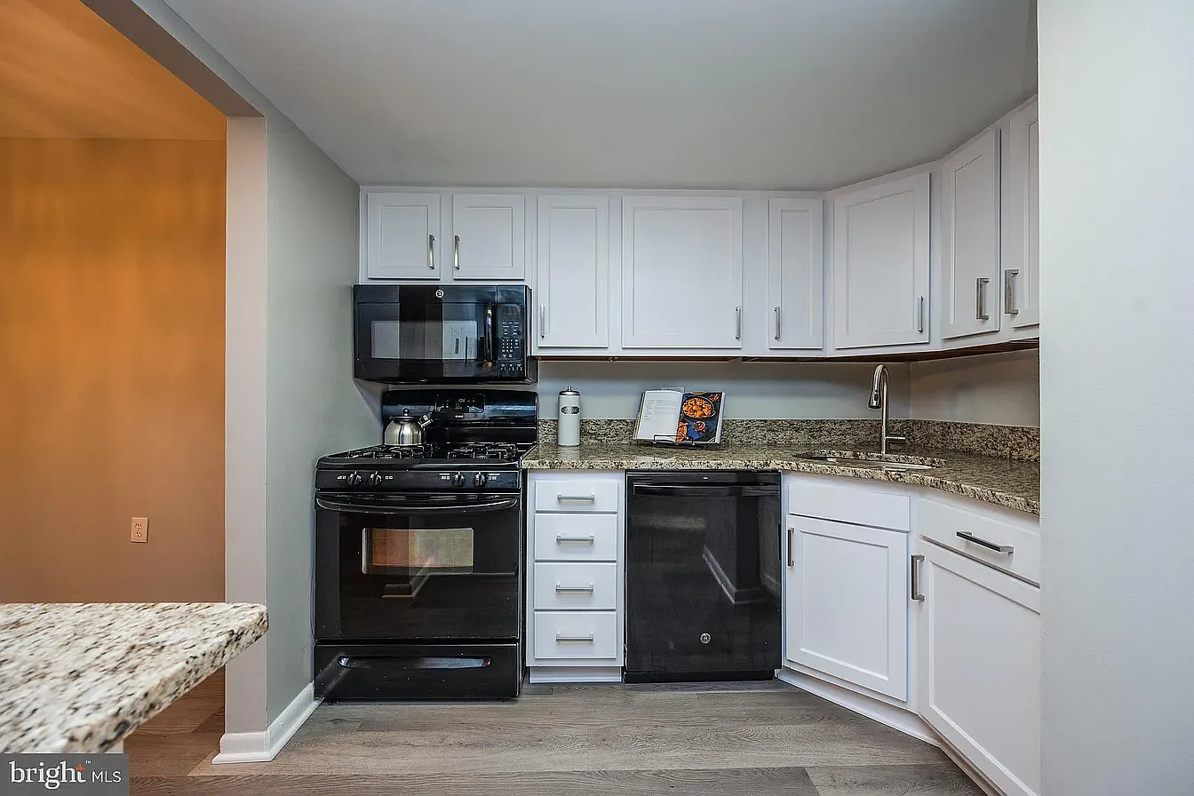 2 bed, 956 sqft, $2,750 — Photo 4