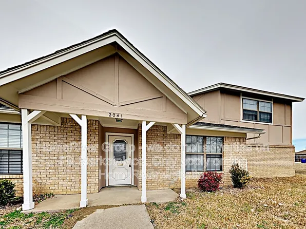 2041 Oakbluff Cir, Carrollton, TX 75007