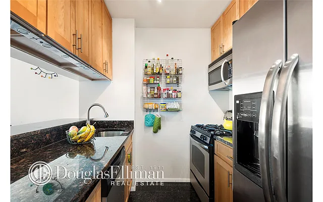 Rented by Douglas Elliman | media 23