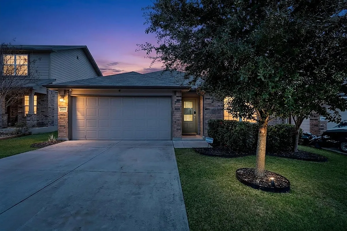 Photo 2 of 31 - 2840 Tengyc #BOW - San Antonio, TX Building Photo - 2840 Tengyc #BOW
