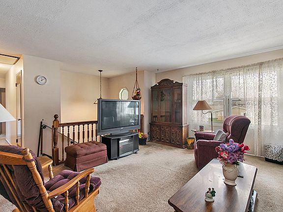 4th image of 7031 Glenwood Ln